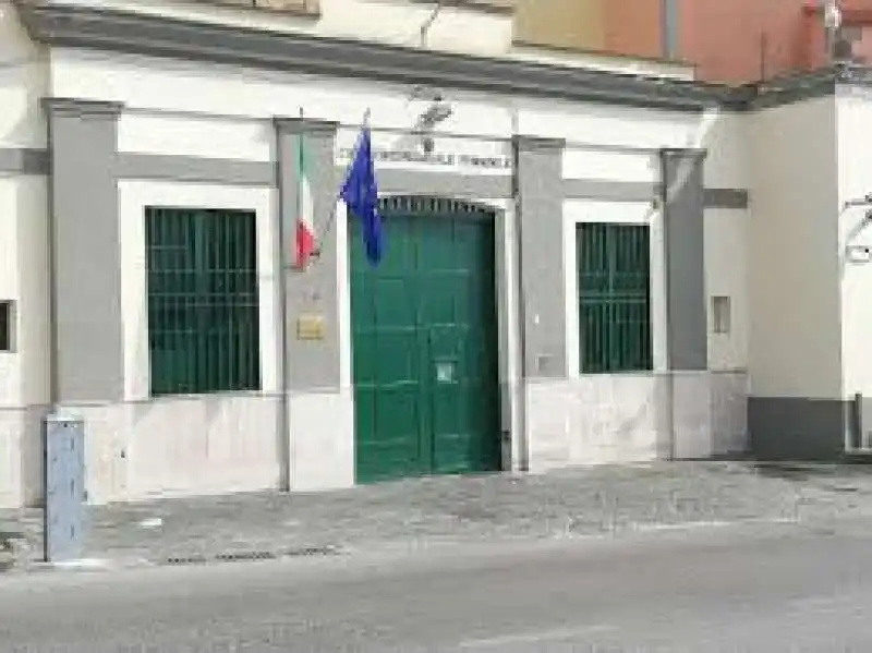 il carcere femminile di pozzuoli 2