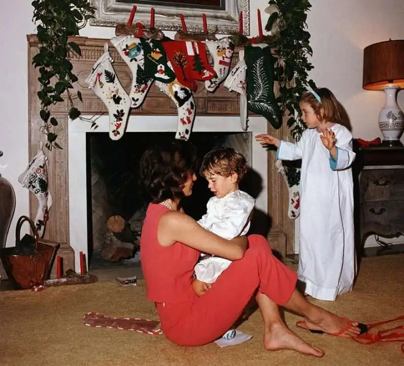 jackie kennedy con i figli natale 1962