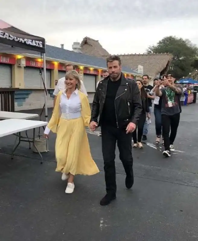 john travolta e olivia newton john 3