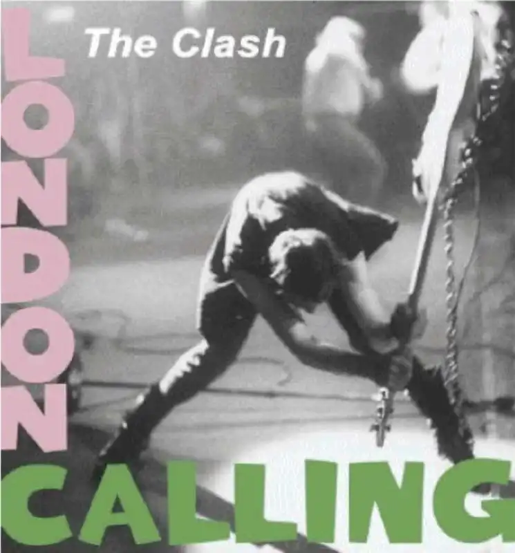 la copertina di london calling dei clash con paul simonon che sfascia il basso