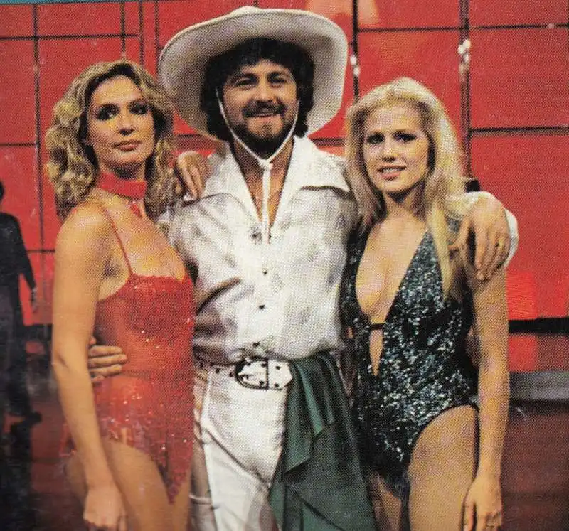 loretta goggi, beppe grillo e heather parisi   fantastico 1979