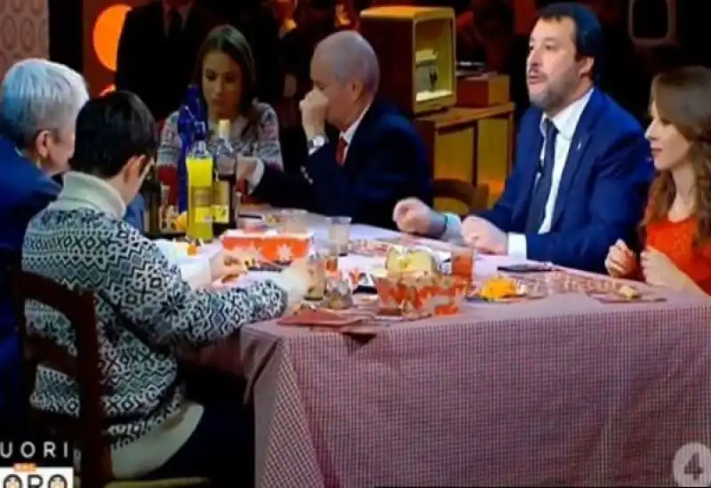 matteo salvini a tavola a fuori dal coro