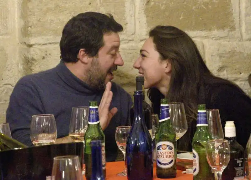 matteo salvini con la fidanzata francesca verdini in un ristorante di bari 4