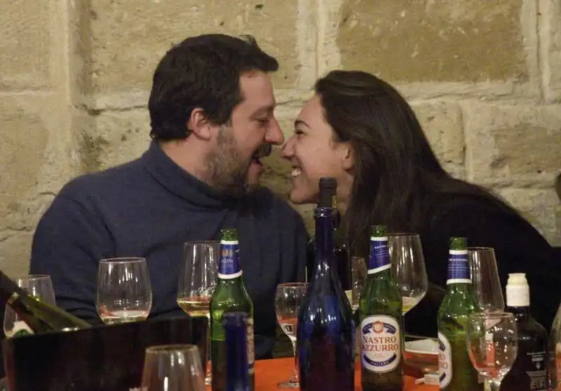 matteo salvini con la fidanzata francesca verdini in un ristorante di bari 5