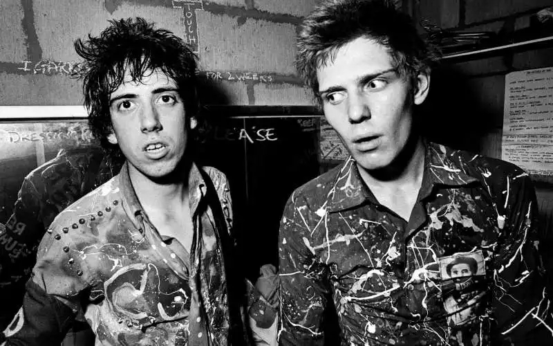 mick jones e paul simonon nel 1977