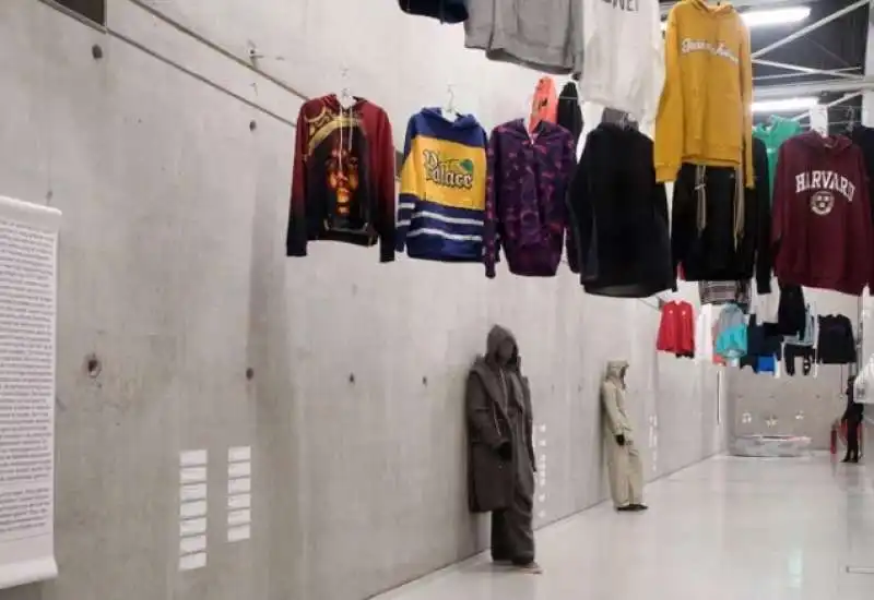 mostra 'the hoodie' 1