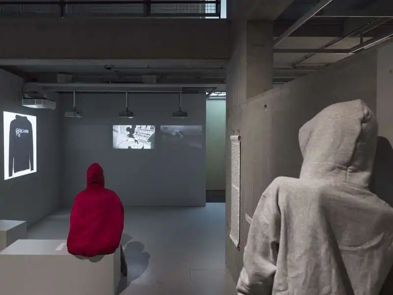 mostra 'the hoodie' 11