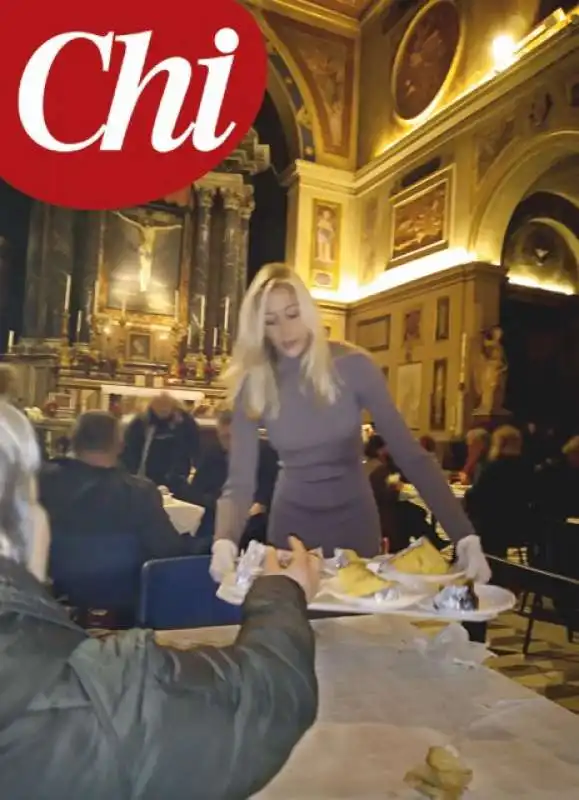 OLIVIA PALADINO SERVE IL PRANZO DI NATALE AI POVERI