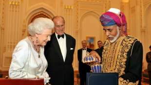 QABOOS CON LA REGINA ELISABETTA E FILIPPO