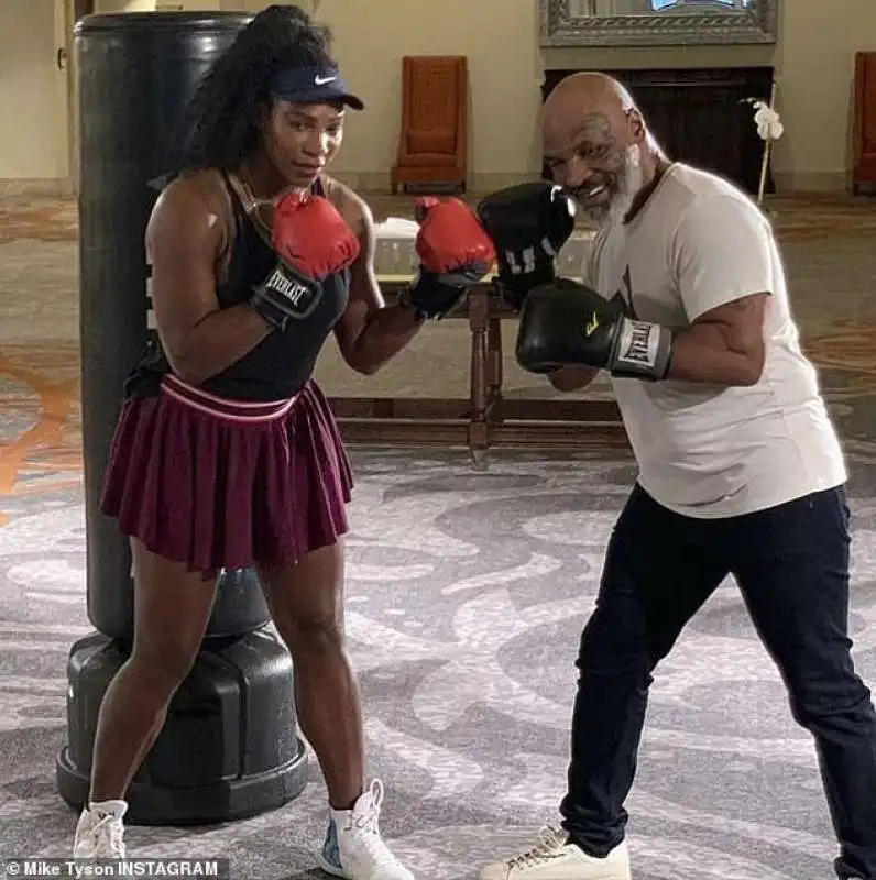 serena williams si allena con mike tyson 7