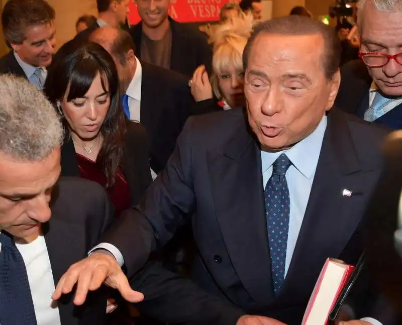 silvio berlusconi saluta i giovani di forza italia  foto di bacco (2)