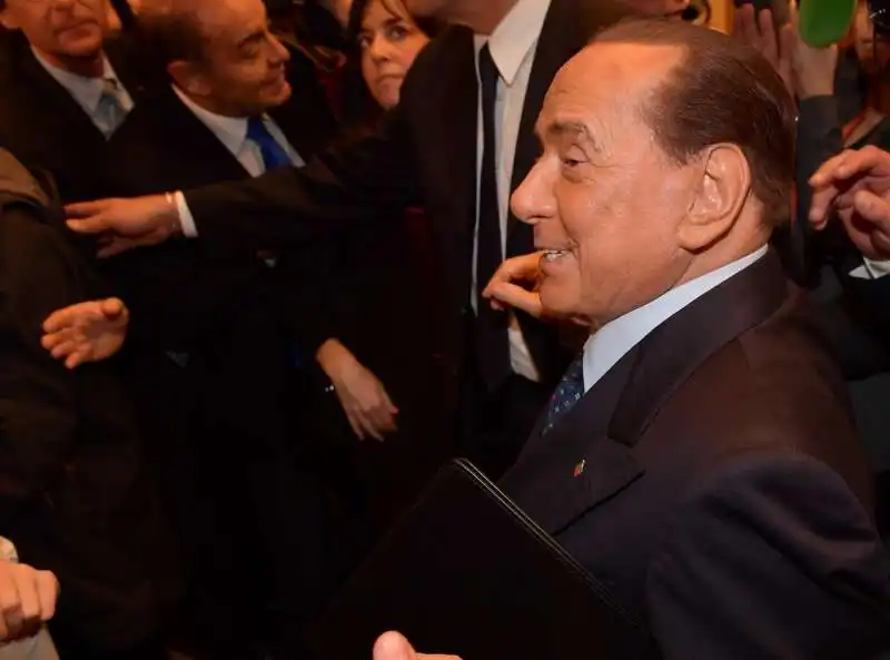 silvio berlusconi saluta i giovani di forza italia  foto di bacco (9)