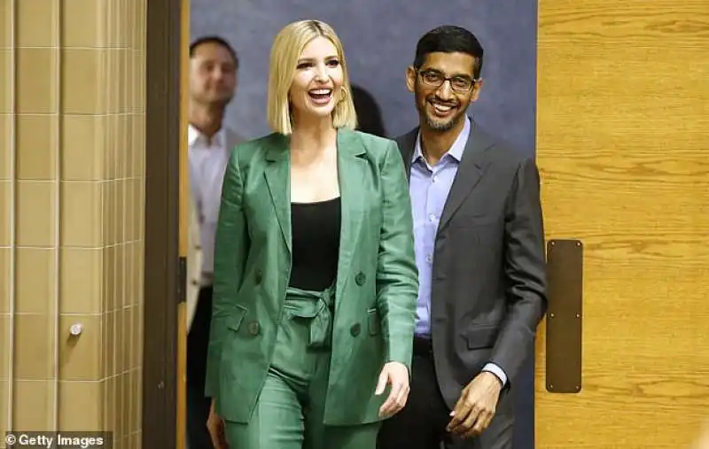 sundar pichai fa il piacione con ivanka trump