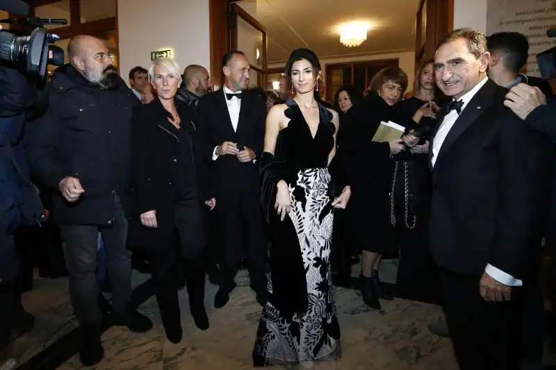 virginia raggi alla prima dei vespri siciliani al teatro dell'opera 5