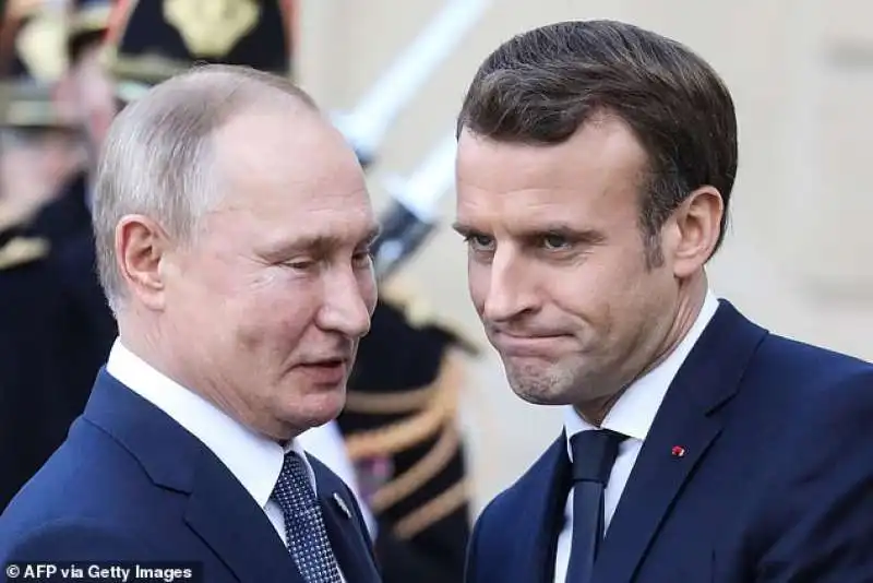 vladimir putin emmanuel macron 4