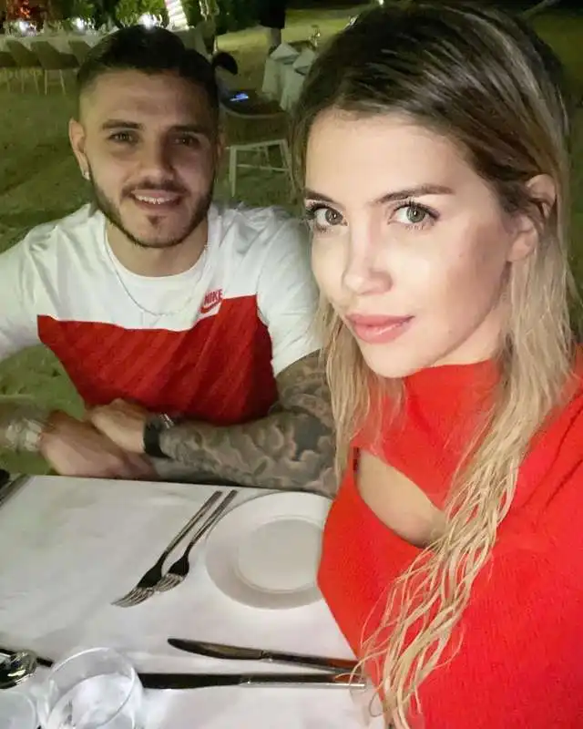 wanda nara e icardi alle maldive