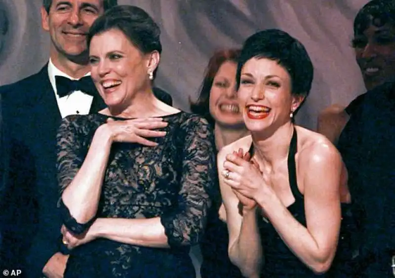 ann reinking e bebe neuwirth nel 1997 alla cerimonia dei tony awards 