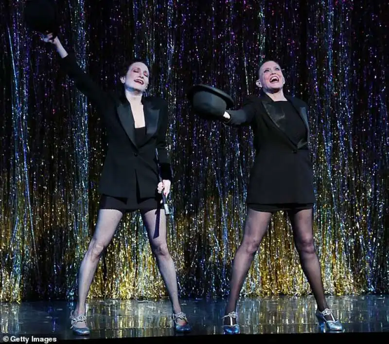 bebe neuwirth e ann reinking in chicago   2014, new york