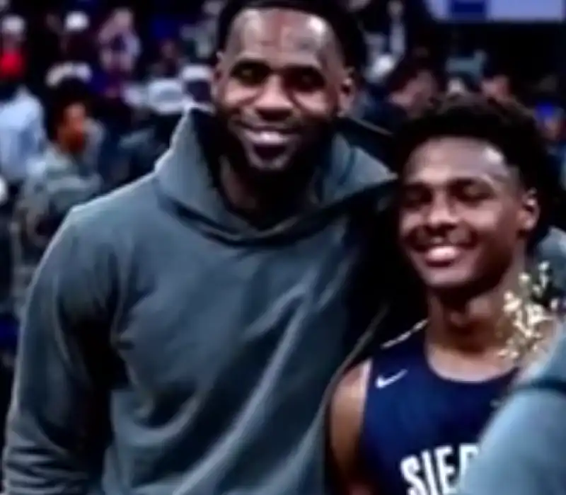 bronny james col padre