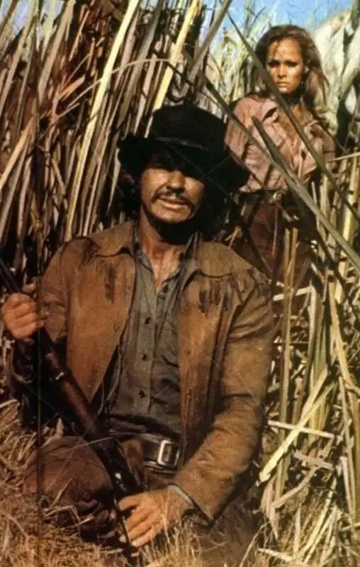 charles bronson ursula andress    sole rosso