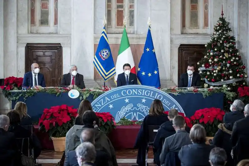 conferenza stampa di fine anno di giuseppe conte 6