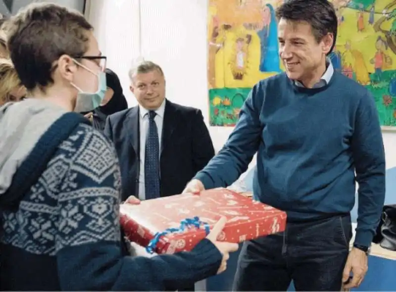 GIUSEPPE CONTE E IL REGALO DI NATALE