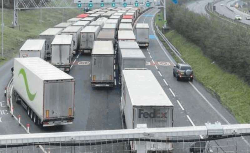 GRAN BRETAGNA - CODA DI CAMION VERSO IL TUNNEL DELLA MANICA