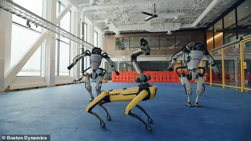 i robot di boston dynamics ballano