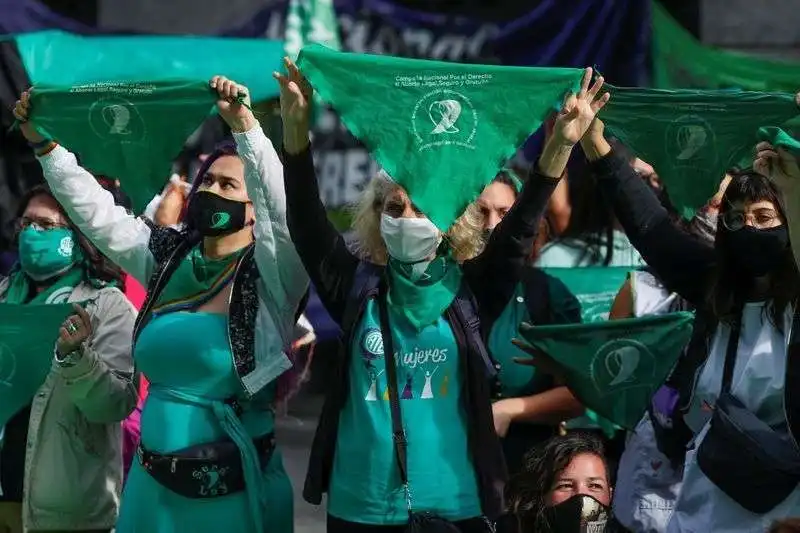 manifestazione pro aborto argentina