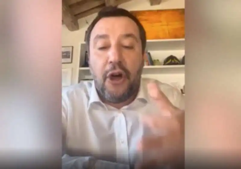 MATTEO SALVINI ANNUNCIA CHE A NATALE PORTERA CIBO AI CLOCHARD