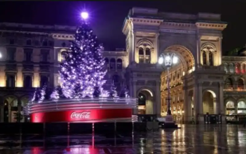 MILANO ALBERO DI NATALE