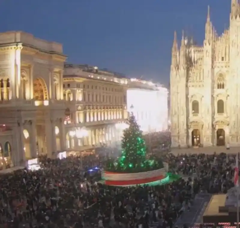 MILANO PIAZZA DEL DUOMO