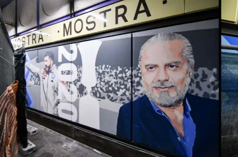 NAPOLI - IL MURALE NELLA STAZIONE MOSTRA DELLA FERROVIA CUMANA - DE LAURENTIIS