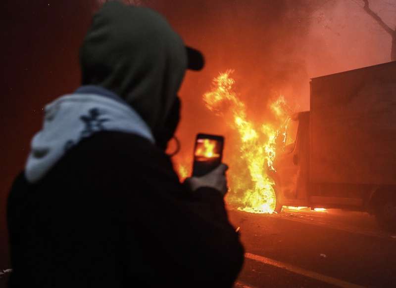 parigi, rivolta contro la legge sulla sicurezza 8