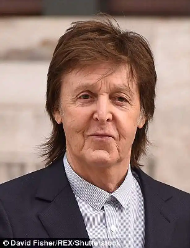 paul mccartney con i capelli tinti nel 2016