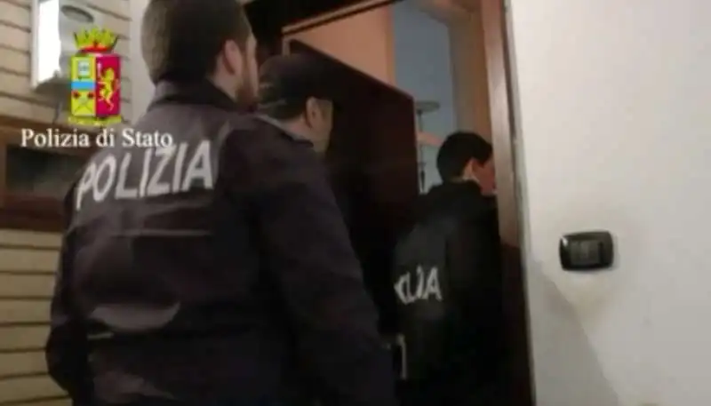 POLIZIA IN CASA