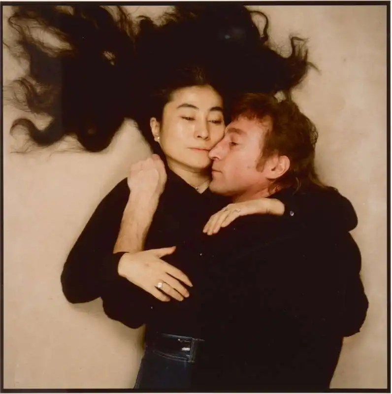 yoko ono e john lennon   foto di annie leibovitz