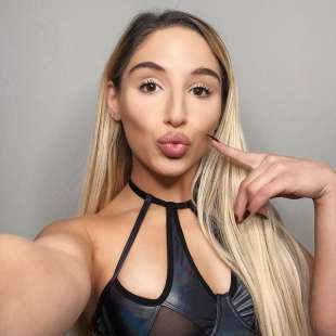 abella danger selfie