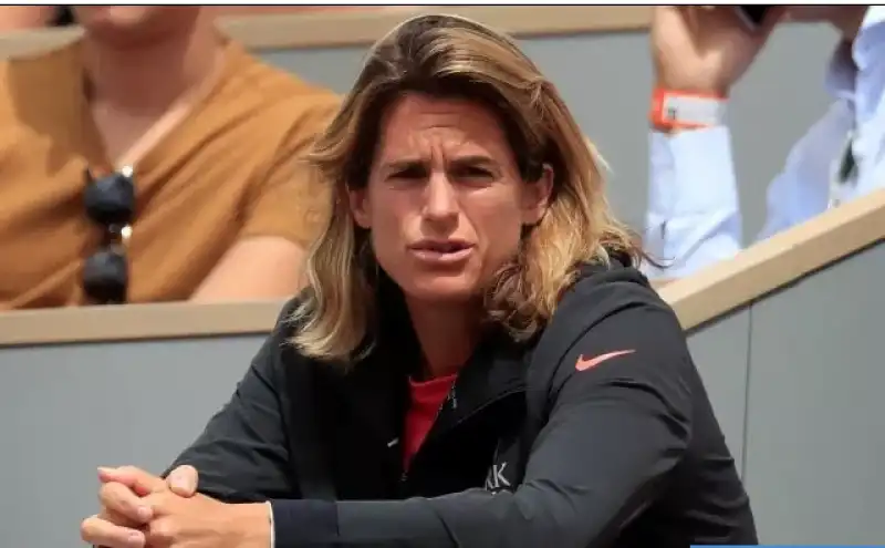 AMELIE MAURESMO