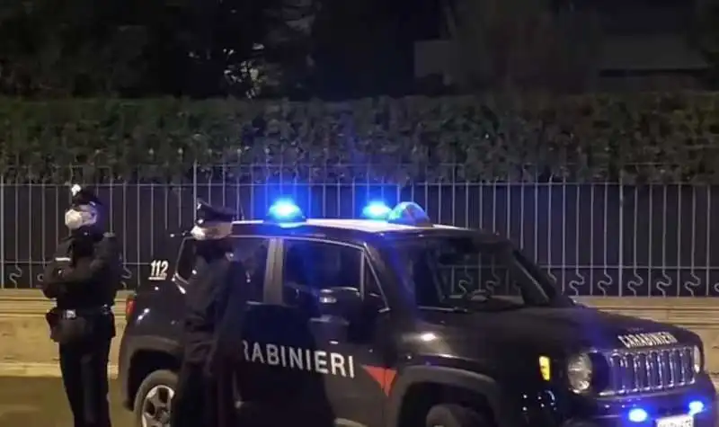 carabinieri fuori dalla casa di vito cangini 