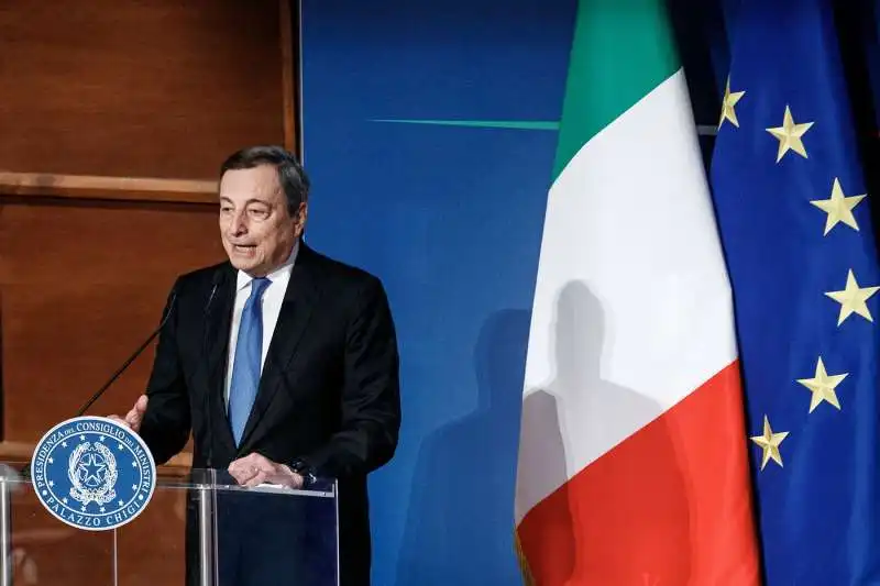 conferenza stampa di fine anno di mario draghi   5