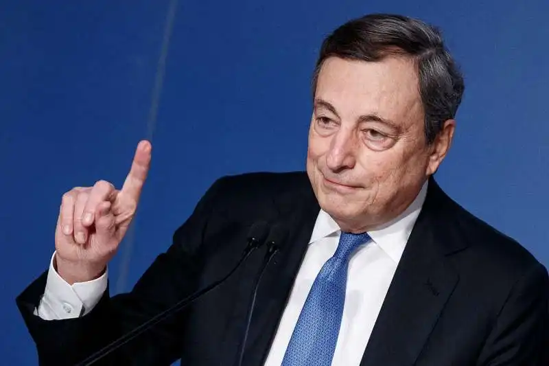 conferenza stampa di fine anno di mario draghi   7