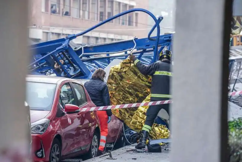 crollo di una gru a torino