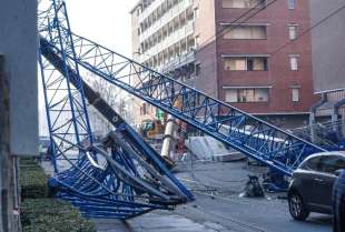 crollo di una gru a torino 6