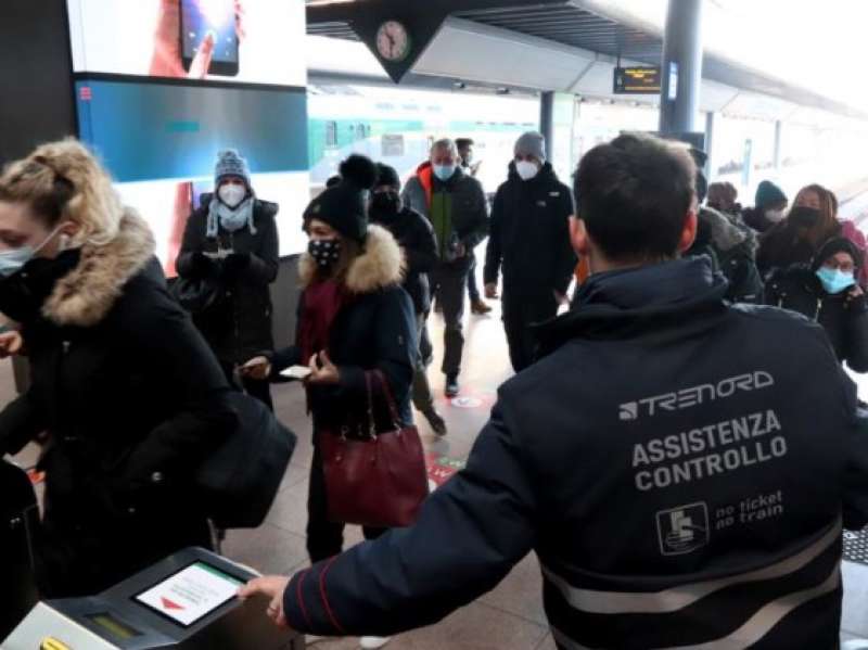 due ragazze violentate sul treno 5