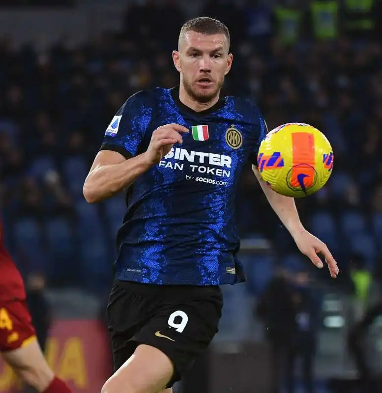 edin dzeko   foto mezzelani gmt 323