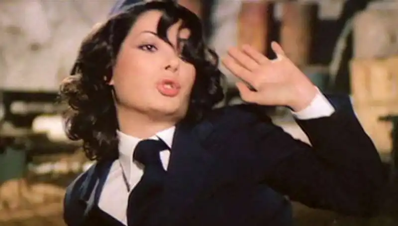 edwige fenech la poliziotta fa carriera 