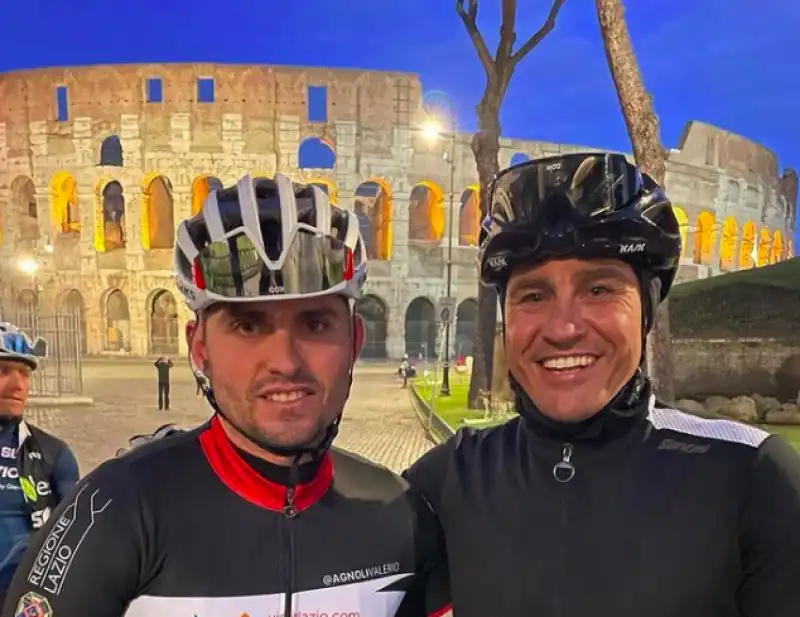 fabio cannavaro in bici da napoli a roma 1