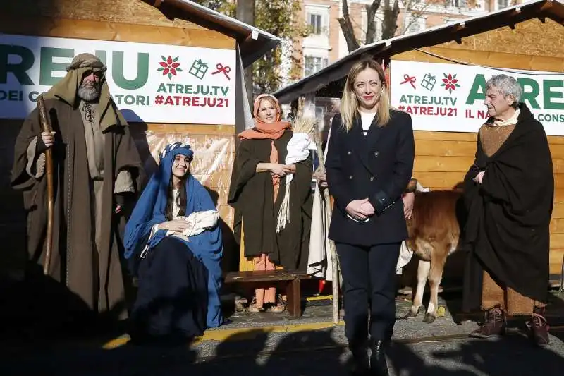 giorgia meloni e il presepe   atreju 2021