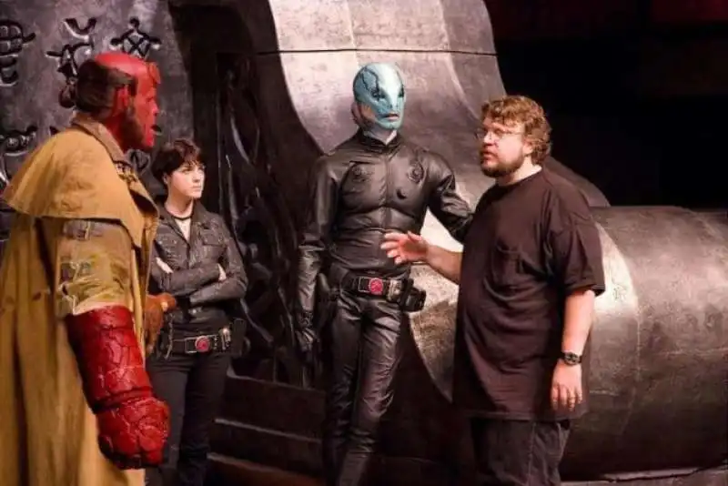 guillermo del toro sul set di hellboy 